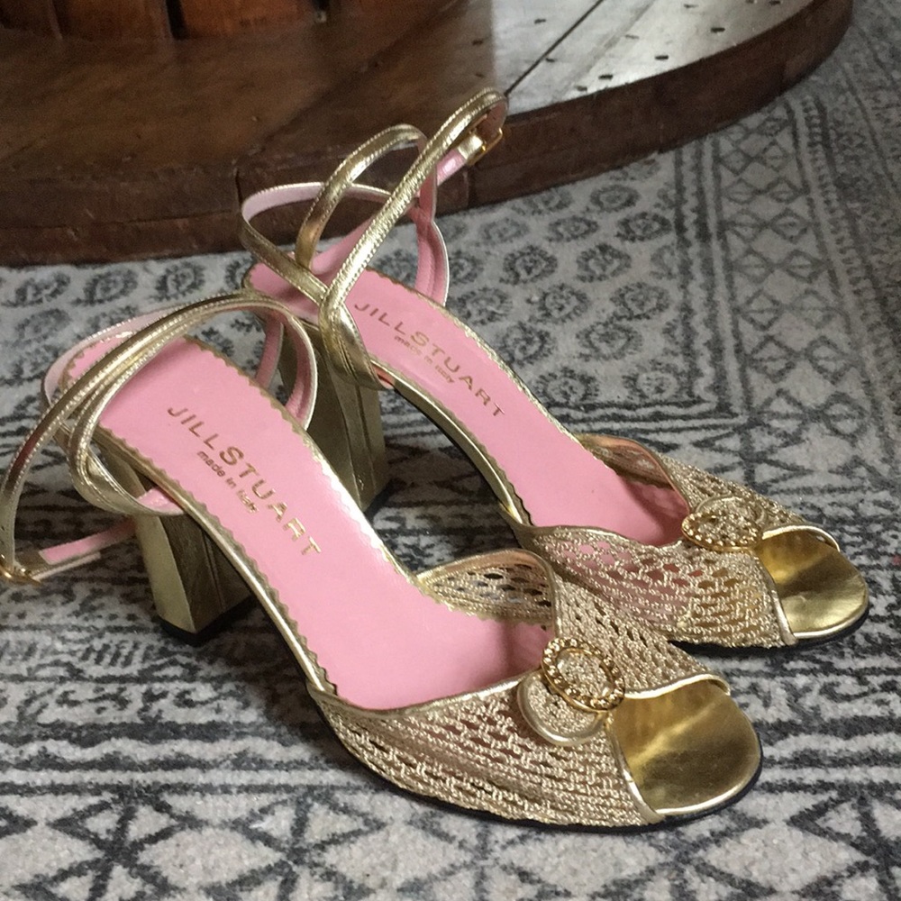 Stunning Jill Stuart crocheted heels